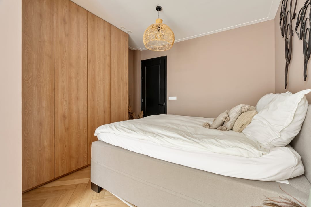 Refined Ground Floor Apartment with Park Views and Garden Office — 13