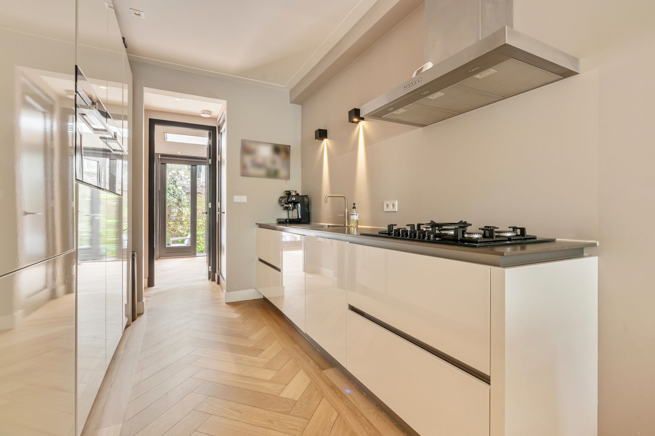 Refined Ground Floor Apartment with Park Views and Garden Office — 9