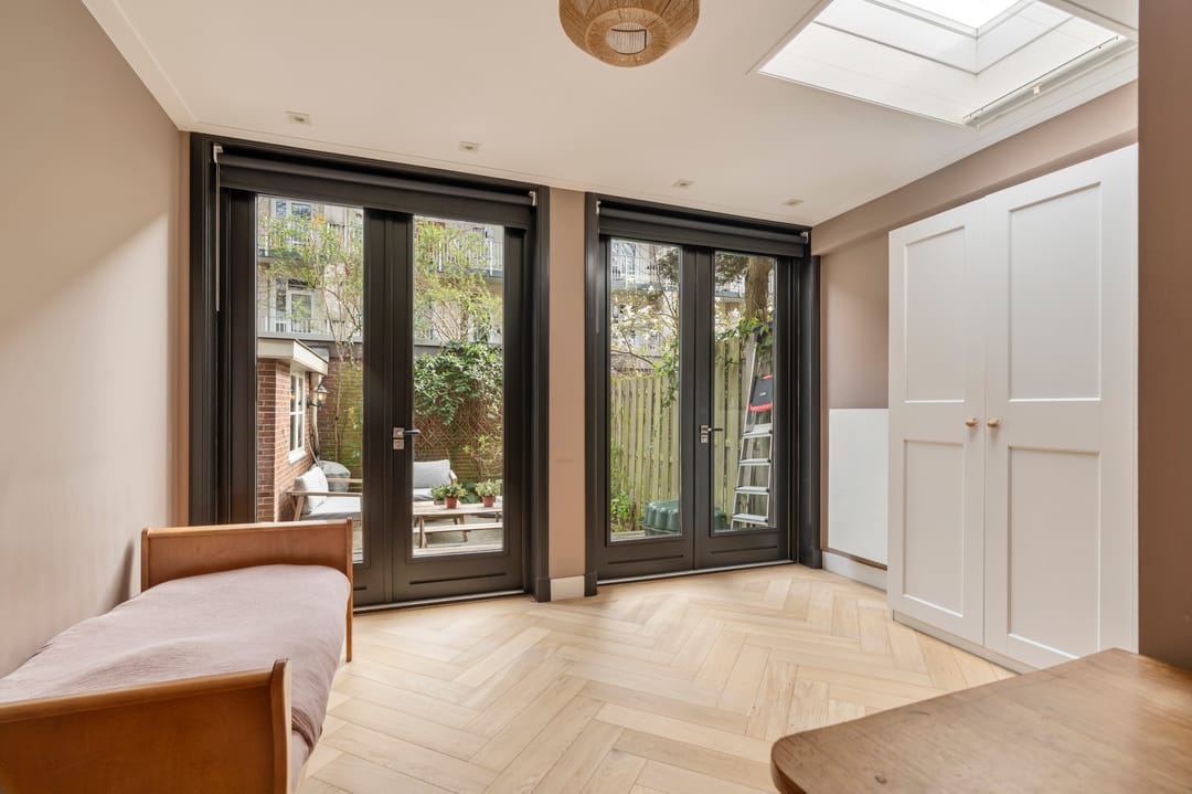 Refined Ground Floor Apartment with Park Views and Garden Office — 17