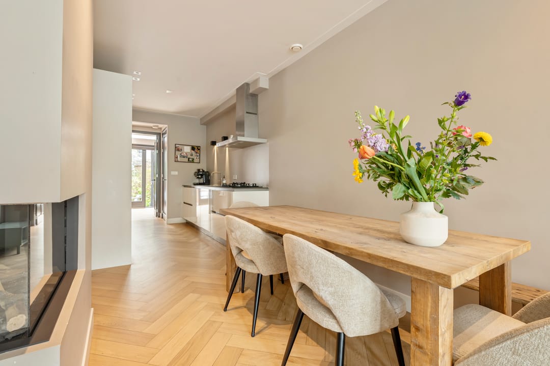 Refined Ground Floor Apartment with Park Views and Garden Office — 8