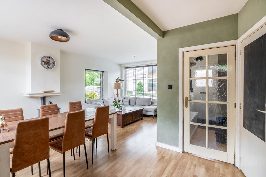 Spacious Corner Home with Potential in Charming Heerjansdam — 7