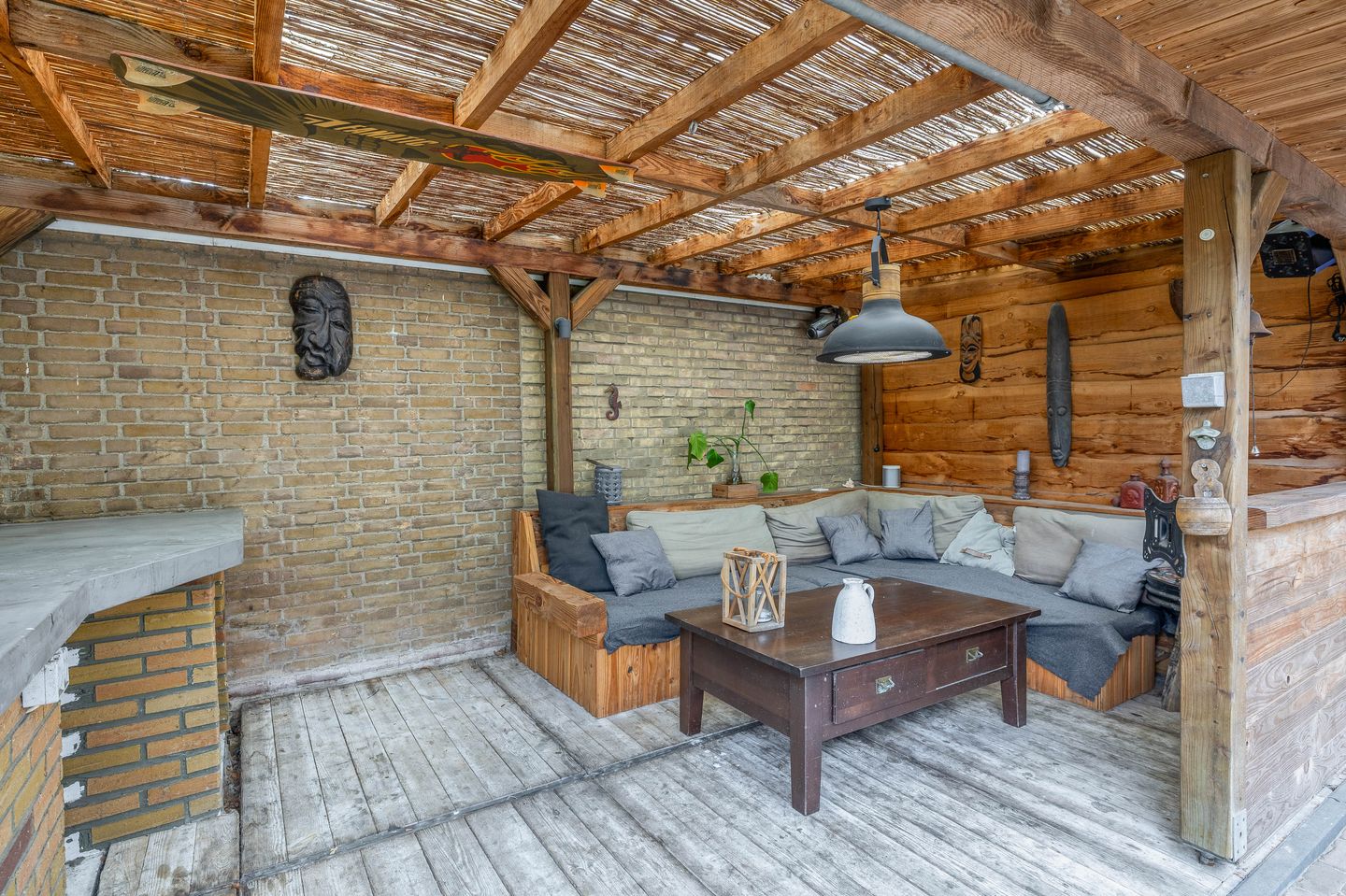 Spacious Corner Home with Potential in Charming Heerjansdam — 20