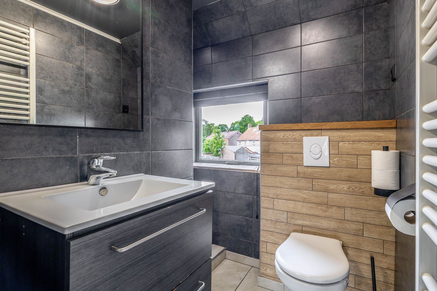 Spacious Corner Home with Potential in Charming Heerjansdam — 29