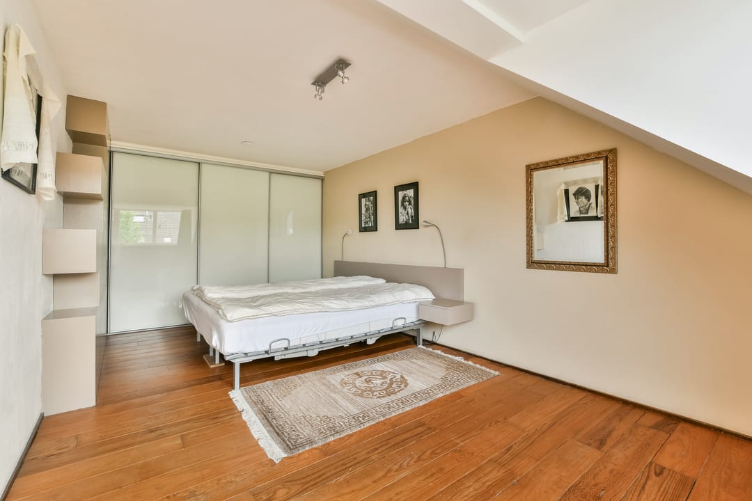 Spacious 1930s Upper Floor Apartment with Five Bedrooms in Haarlem — 22