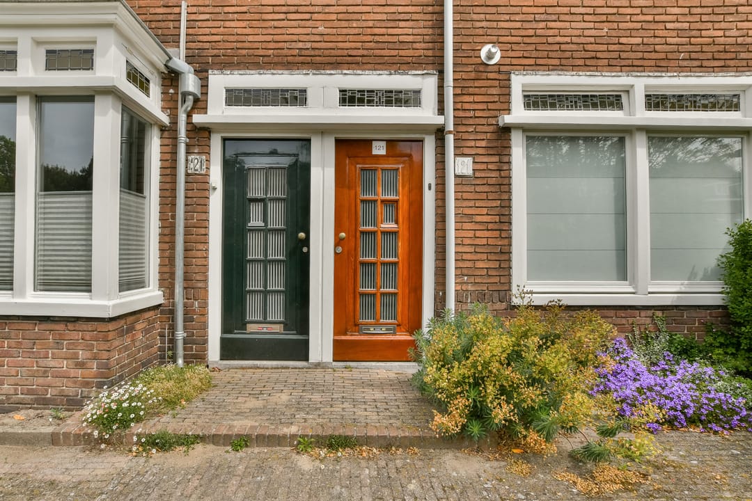 Spacious 1930s Upper Floor Apartment with Five Bedrooms in Haarlem — 31