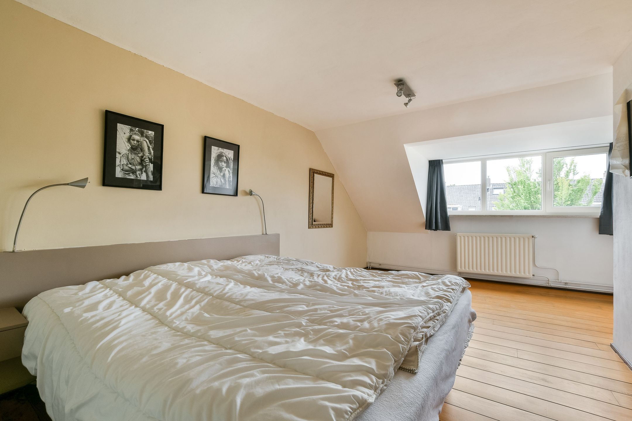 Spacious 1930s Upper Floor Apartment with Five Bedrooms in Haarlem — 21