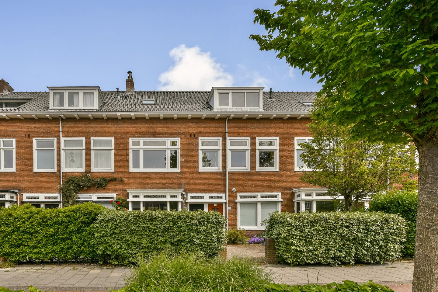 Spacious 1930s Upper Floor Apartment with Five Bedrooms in Haarlem — 29