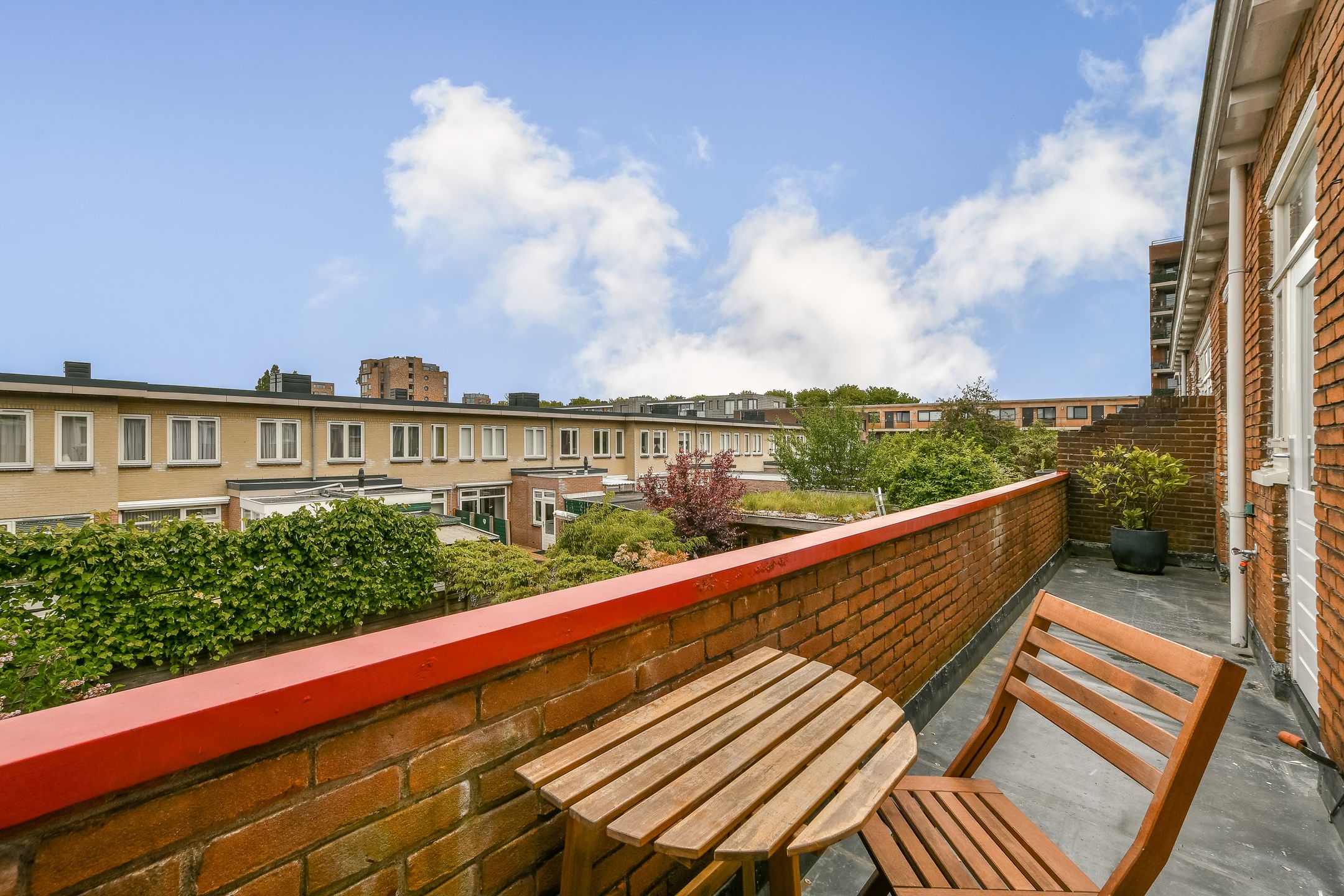Spacious 1930s Upper Floor Apartment with Five Bedrooms in Haarlem — 12