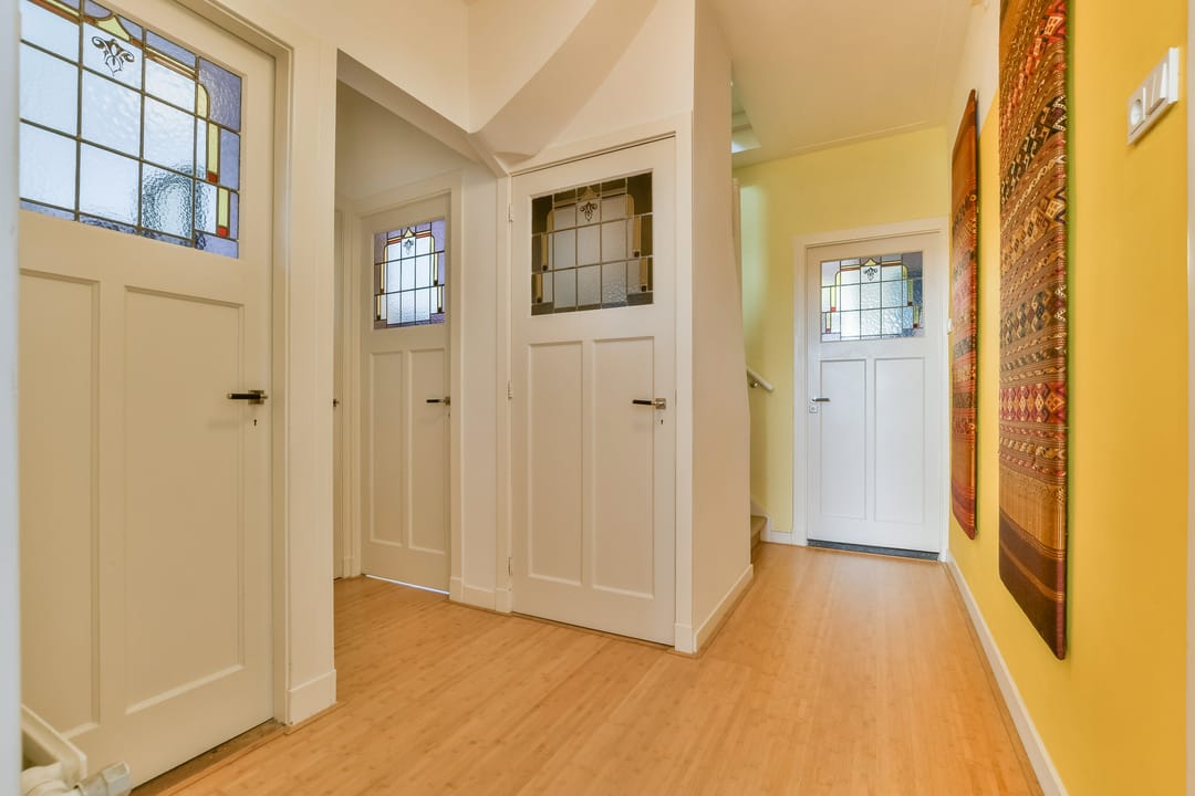 Spacious 1930s Upper Floor Apartment with Five Bedrooms in Haarlem — 17