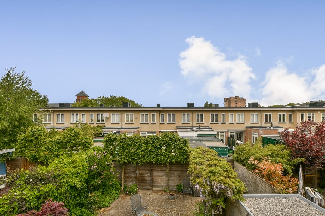 Spacious 1930s Upper Floor Apartment with Five Bedrooms in Haarlem — 13