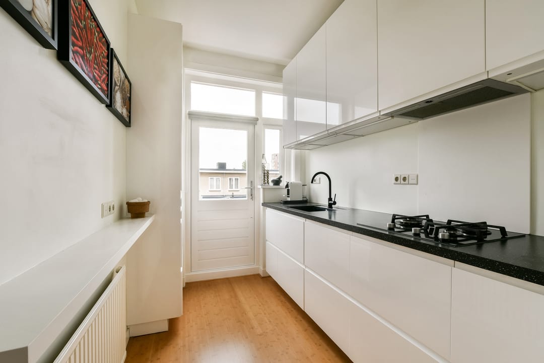Spacious 1930s Upper Floor Apartment with Five Bedrooms in Haarlem — 7