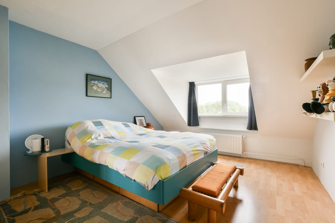 Spacious 1930s Upper Floor Apartment with Five Bedrooms in Haarlem — 23