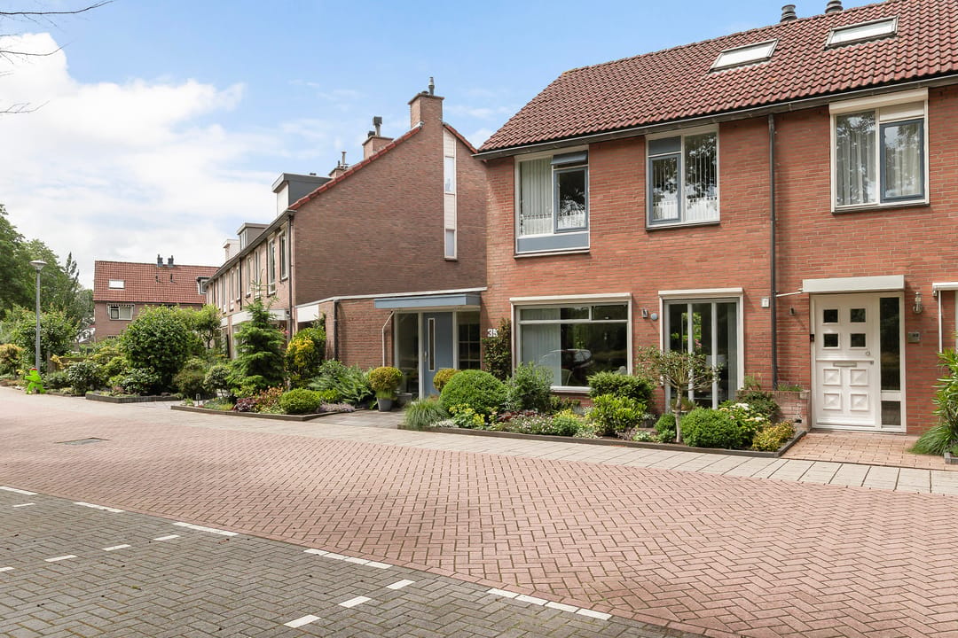 Photo 38 of Obrechtstraat 35