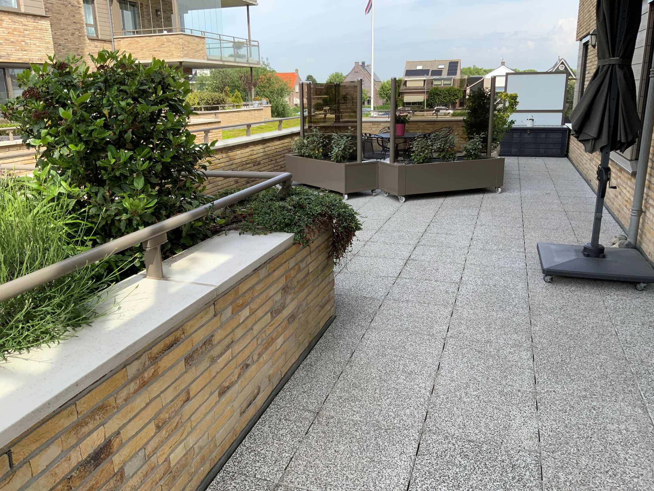 Spacious Apartment with Exceptional 106m² Terrace in Lisse — 24