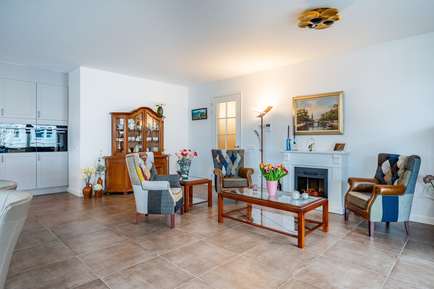 Spacious Apartment with Exceptional 106m² Terrace in Lisse — 14