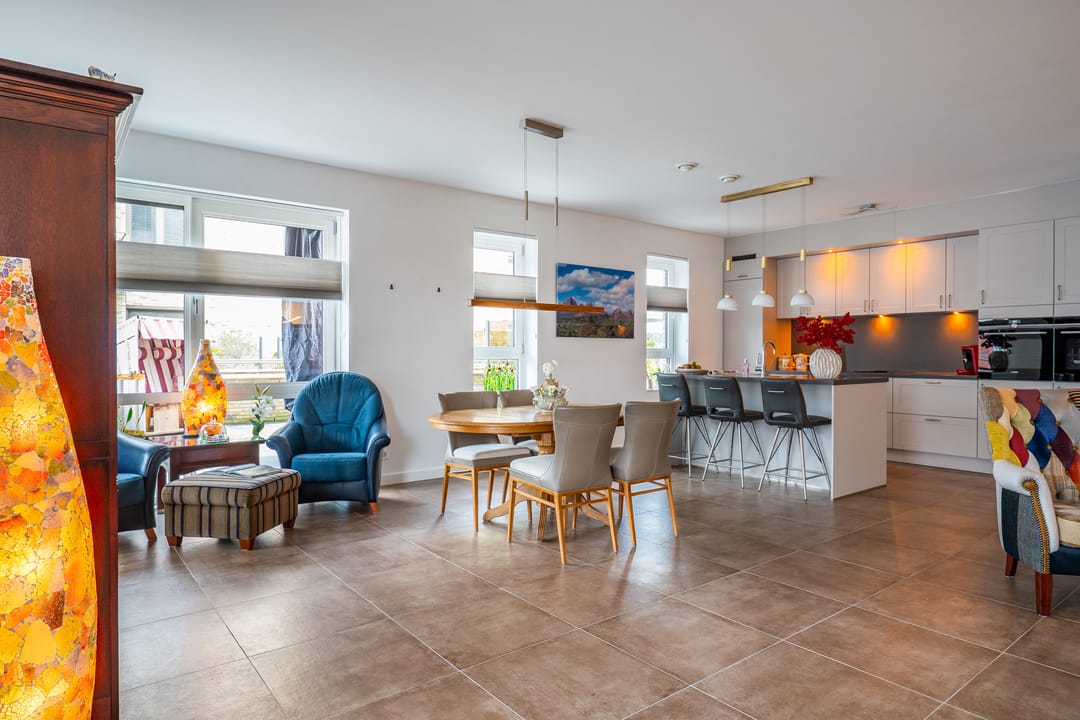 Spacious Apartment with Exceptional 106m² Terrace in Lisse — 17