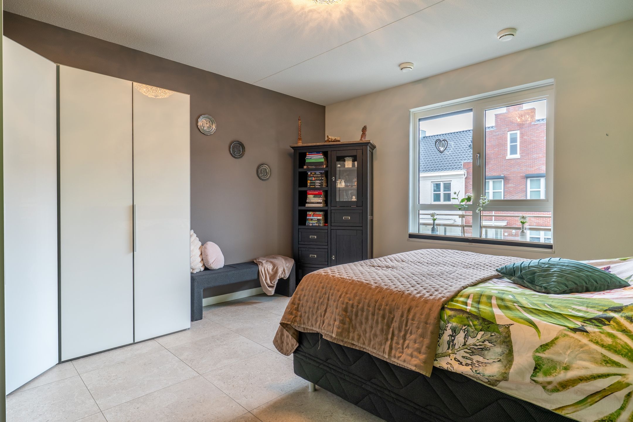Spacious Apartment with Exceptional 106m² Terrace in Lisse — 30