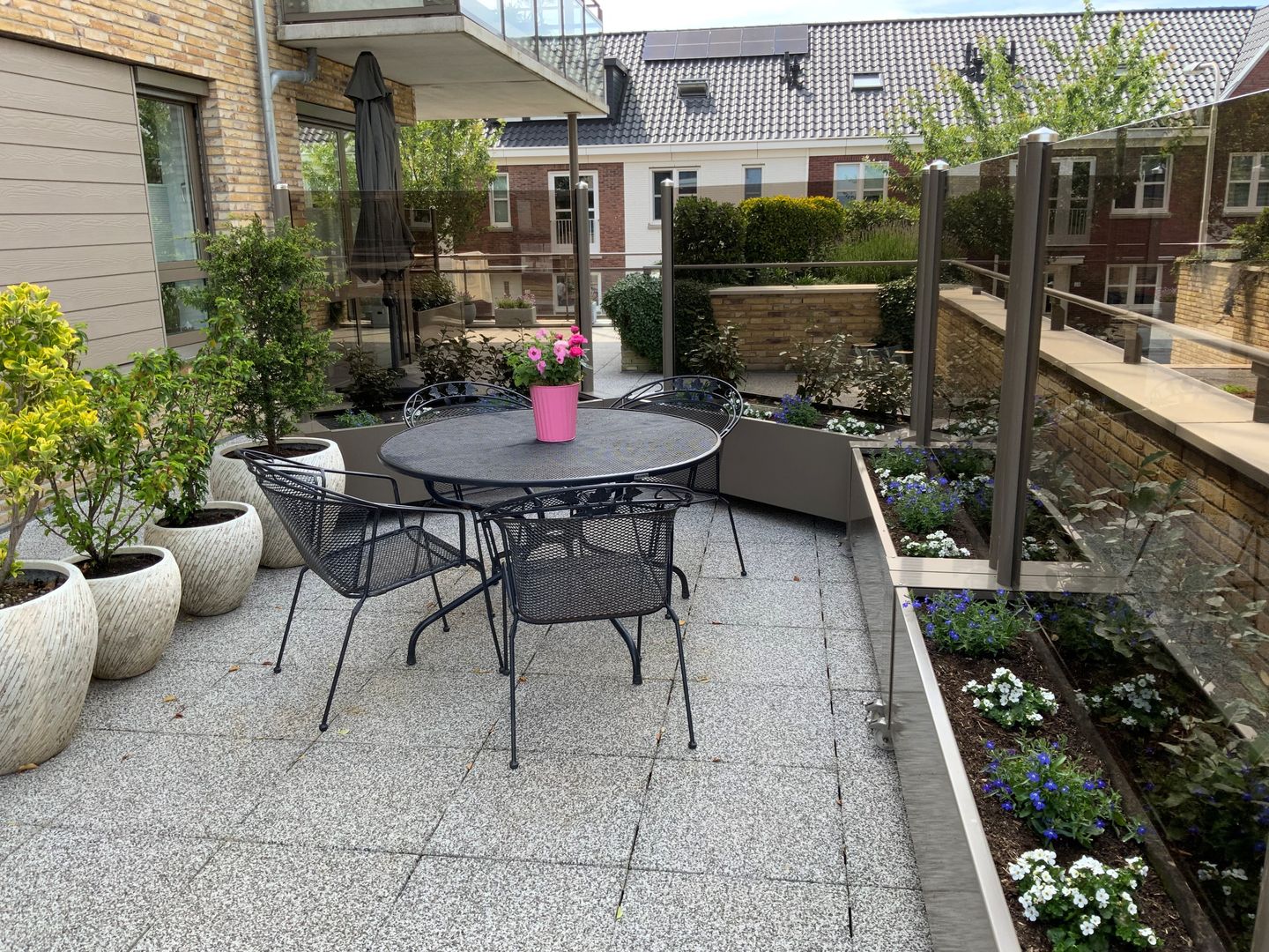 Spacious Apartment with Exceptional 106m² Terrace in Lisse — 25