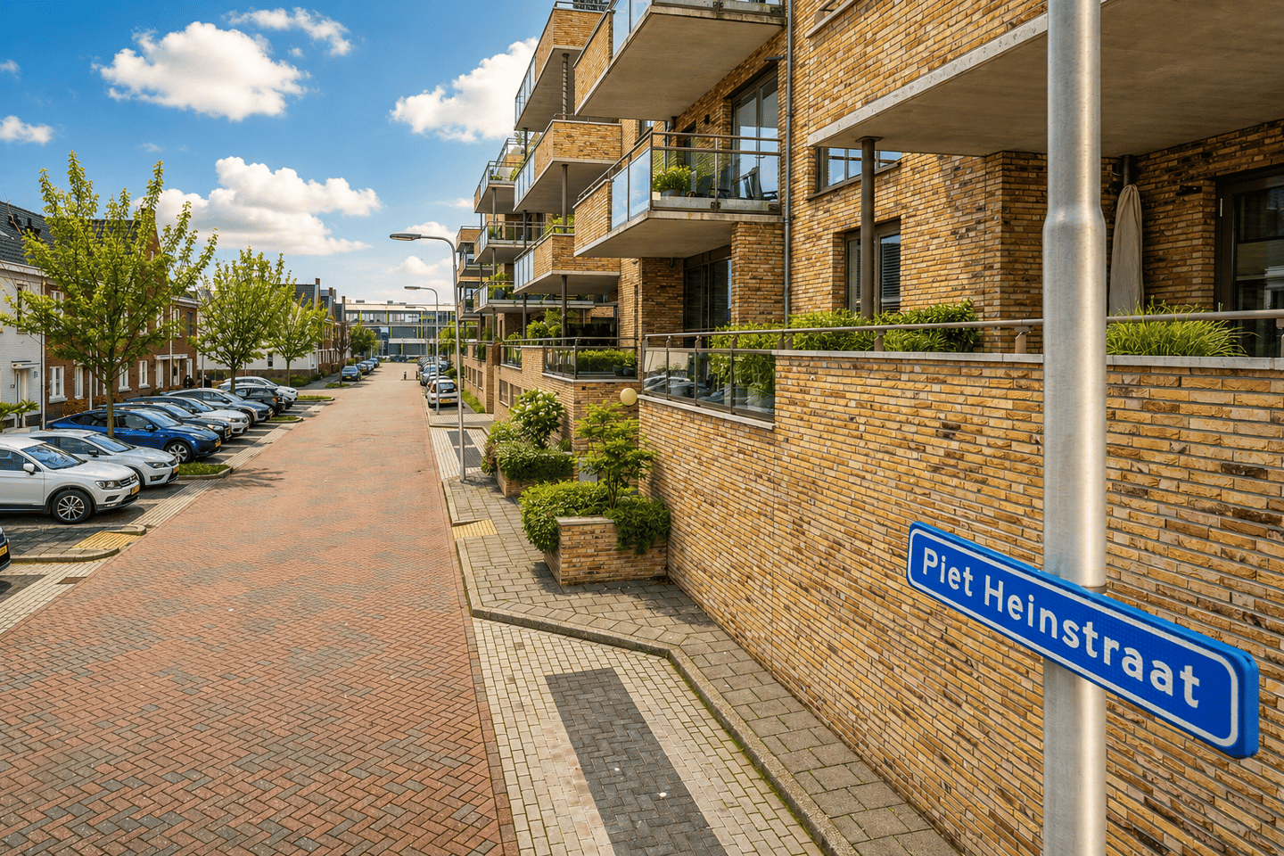Spacious Apartment with Exceptional 106m² Terrace in Lisse — 40