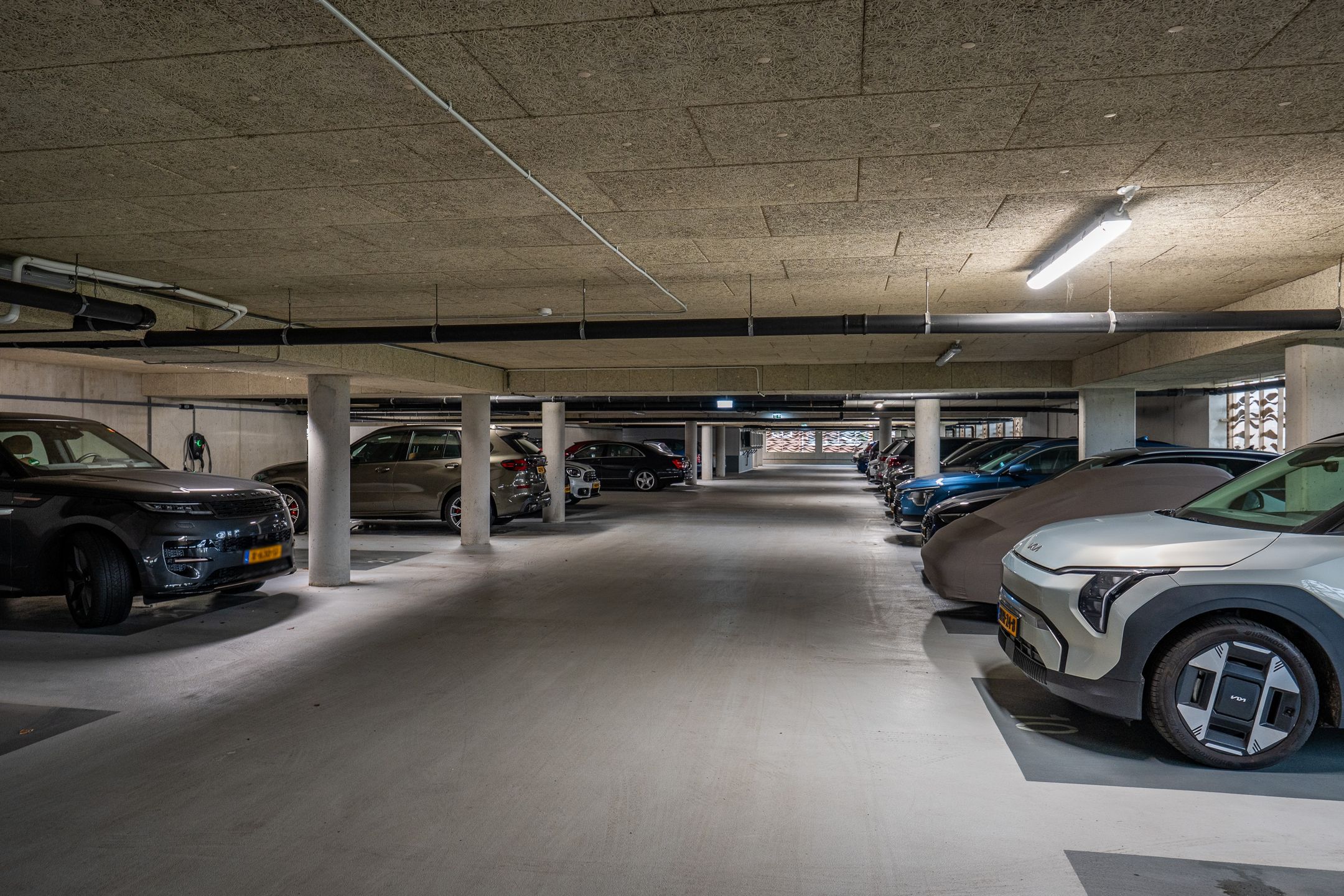 Spacious Apartment with Exceptional 106m² Terrace in Lisse — 39