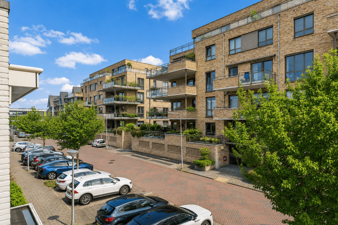 Spacious Apartment with Exceptional 106m² Terrace in Lisse — 41
