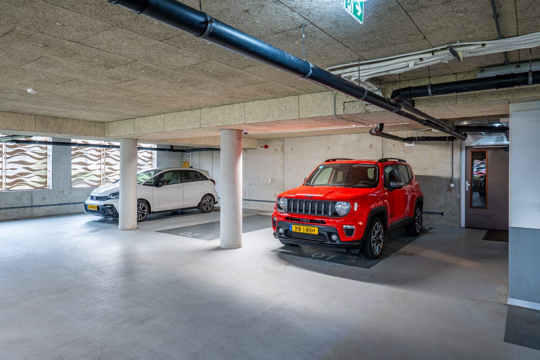 Spacious Apartment with Exceptional 106m² Terrace in Lisse — 38