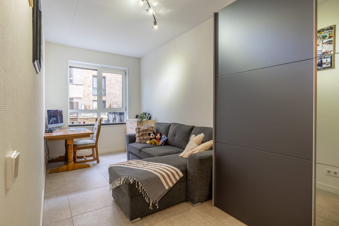Spacious Apartment with Exceptional 106m² Terrace in Lisse — 37