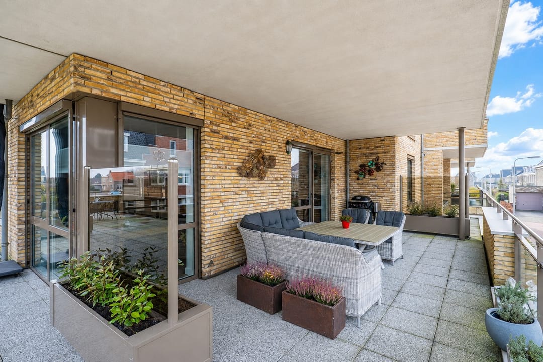Spacious Apartment with Exceptional 106m² Terrace in Lisse — 23