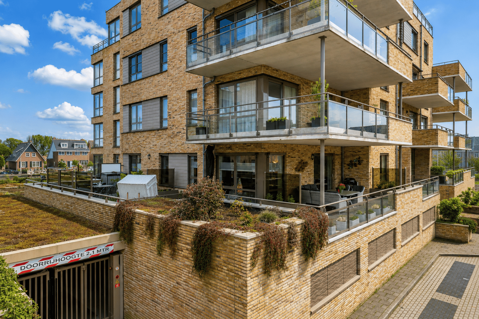 Spacious Apartment with Exceptional 106m² Terrace in Lisse — 21