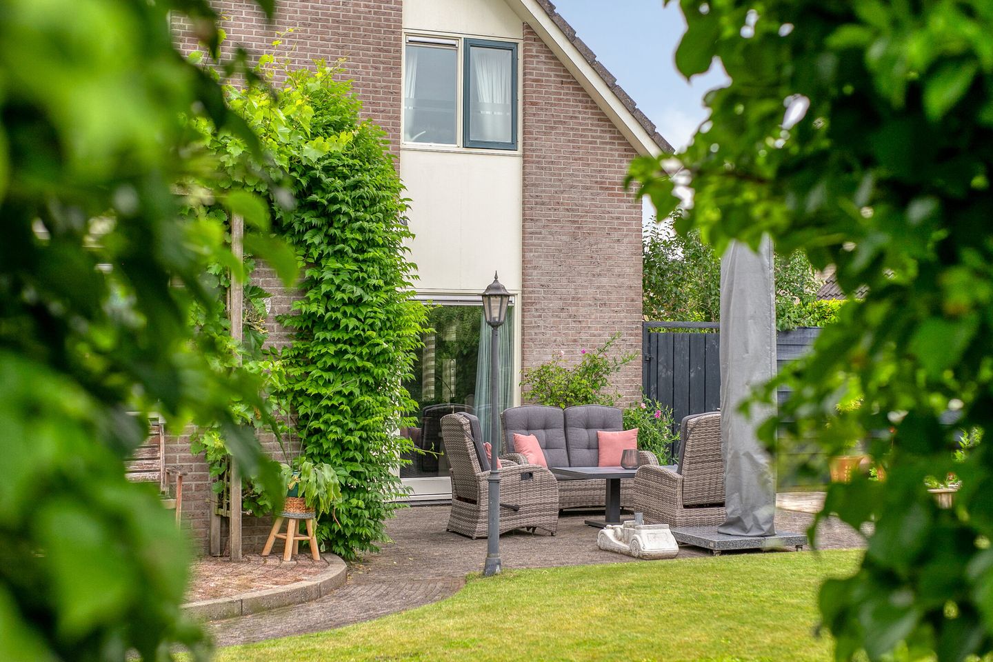Spacious Detached Family Home with Office Space and Sustainable Features — 49