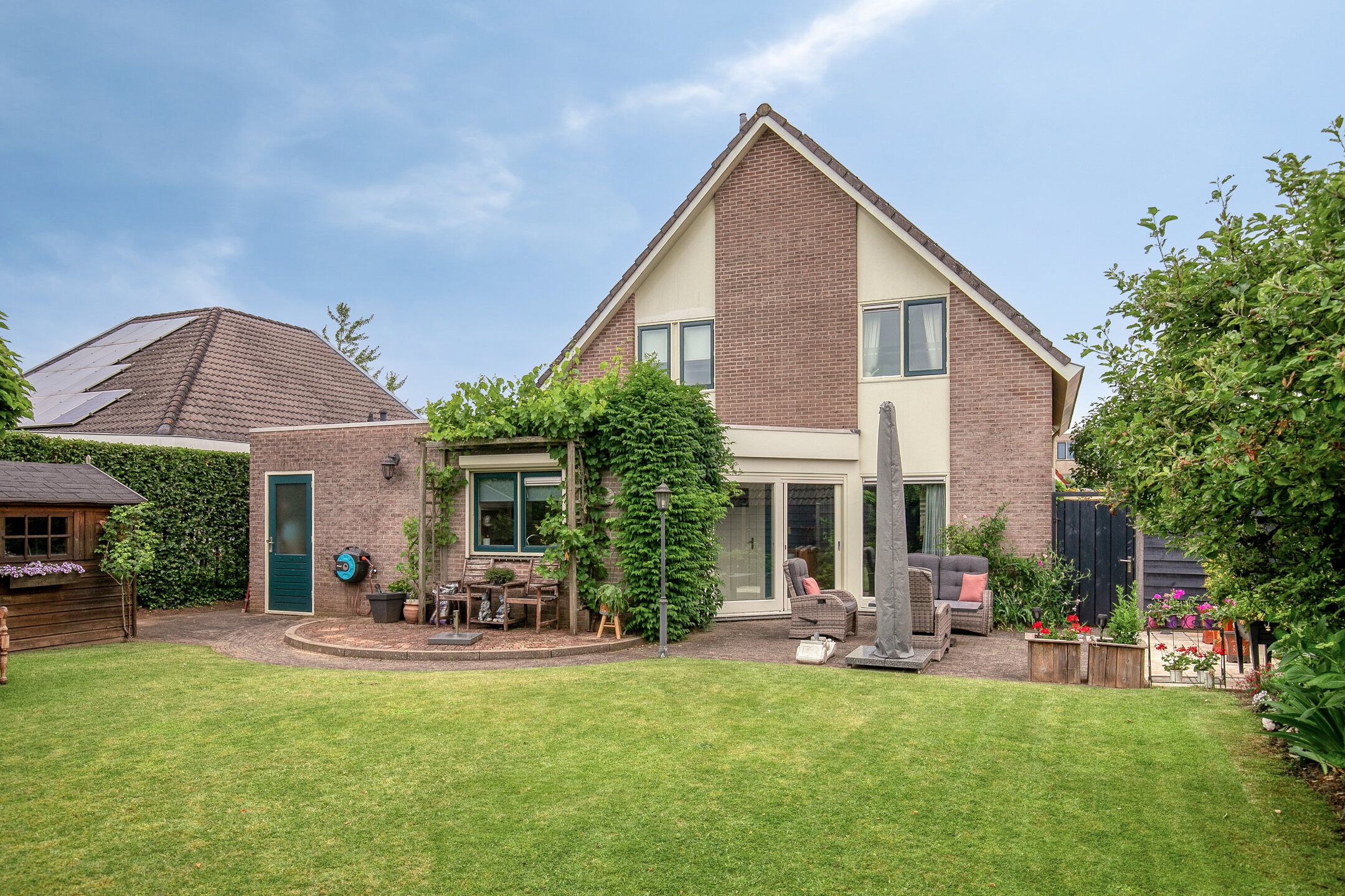Spacious Detached Family Home with Office Space and Sustainable Features — 45
