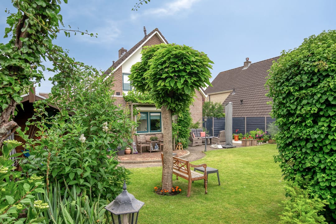 Spacious Detached Family Home with Office Space and Sustainable Features — 52