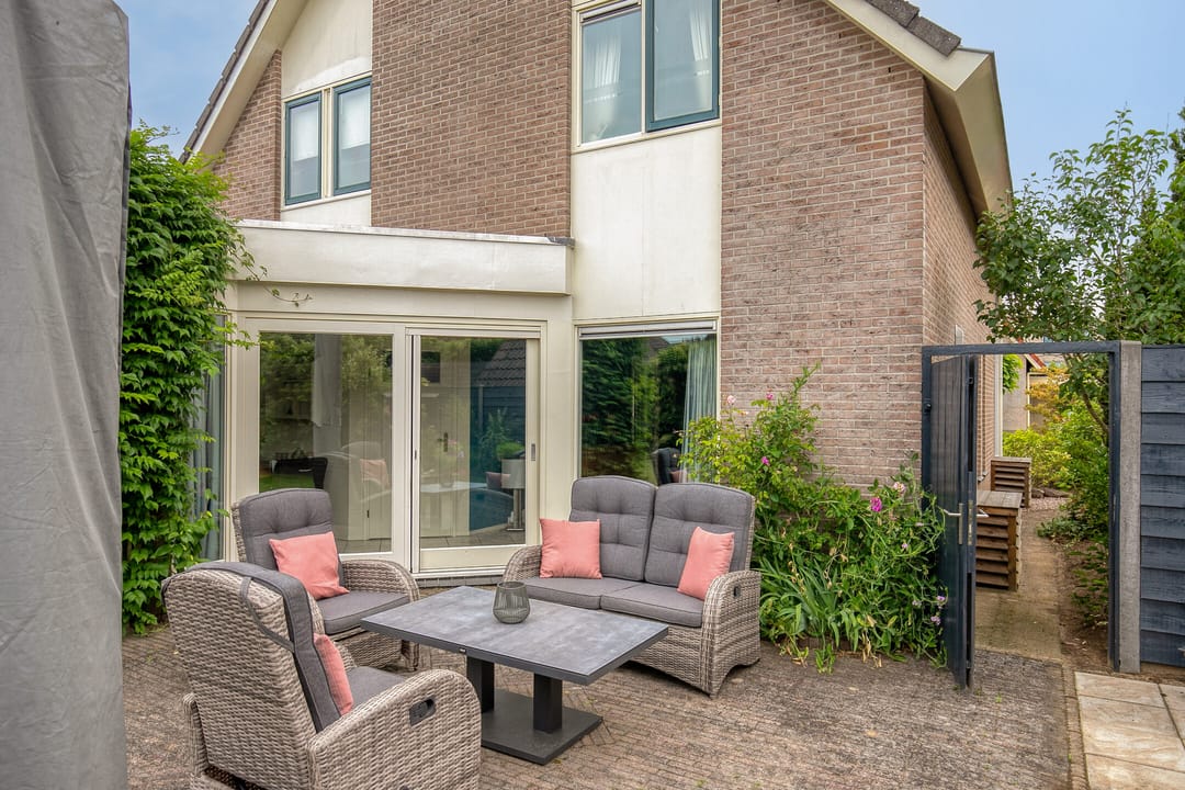 Spacious Detached Family Home with Office Space and Sustainable Features — 46
