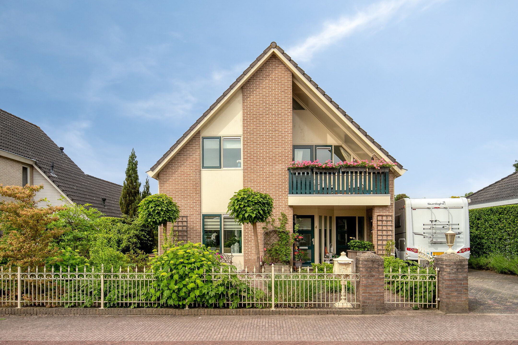 Spacious Detached Family Home with Office Space and Sustainable Features — 60