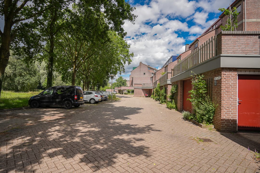 Stylish Ground Floor Apartment with Sunny Garden in Rijnsweerd — 26