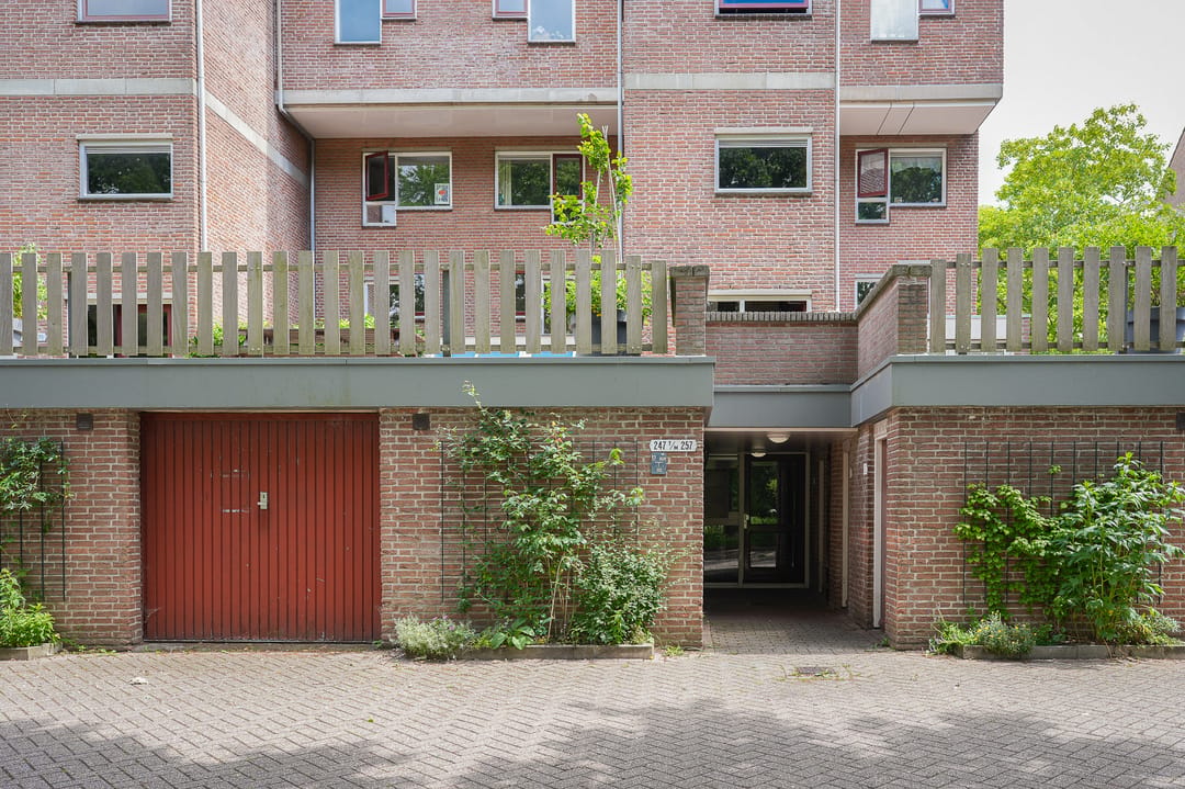 Stylish Ground Floor Apartment with Sunny Garden in Rijnsweerd — 23