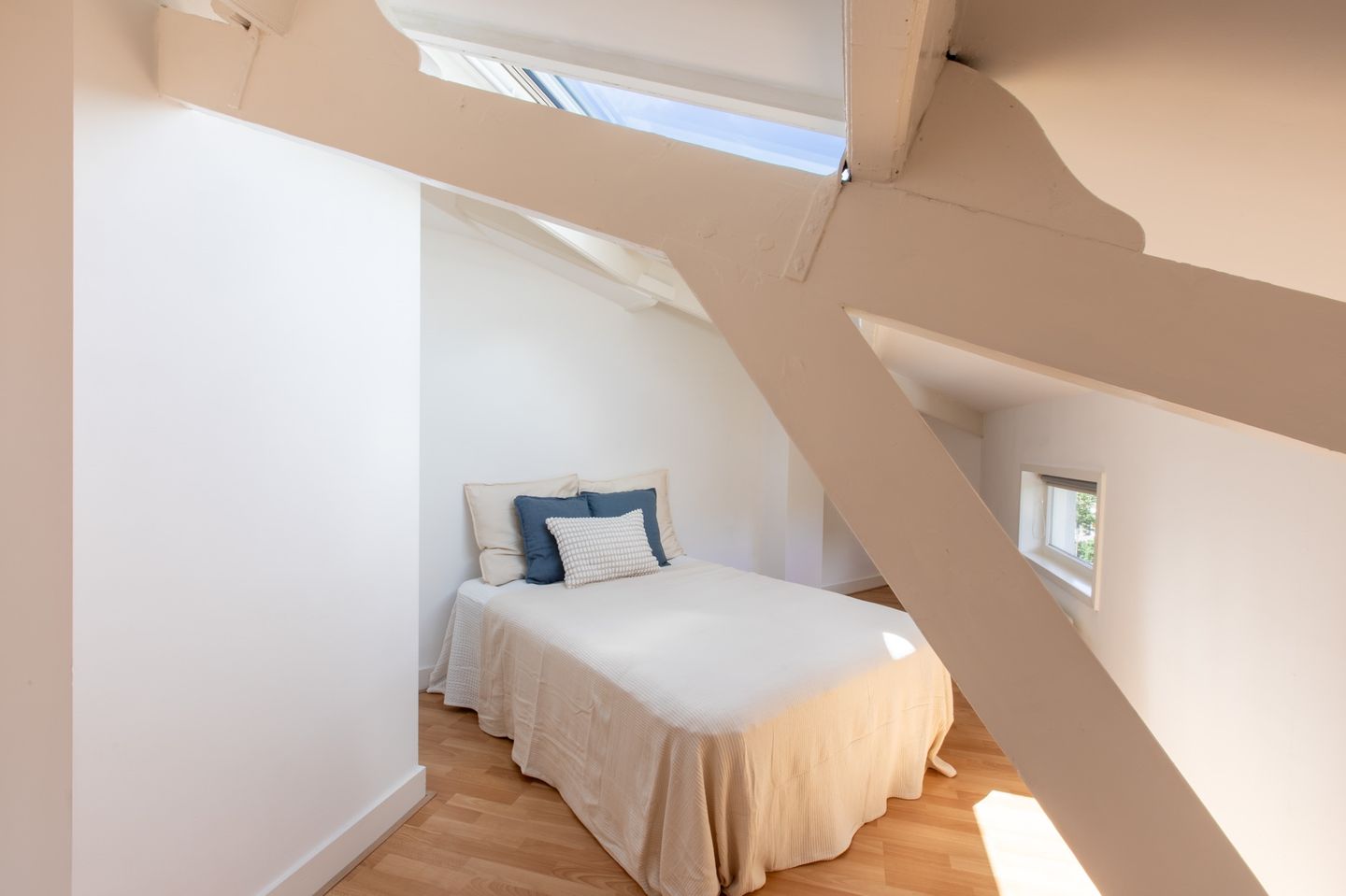 Bright Two-Room Apartment with South-Facing Terrace at Huijgenspark — 19