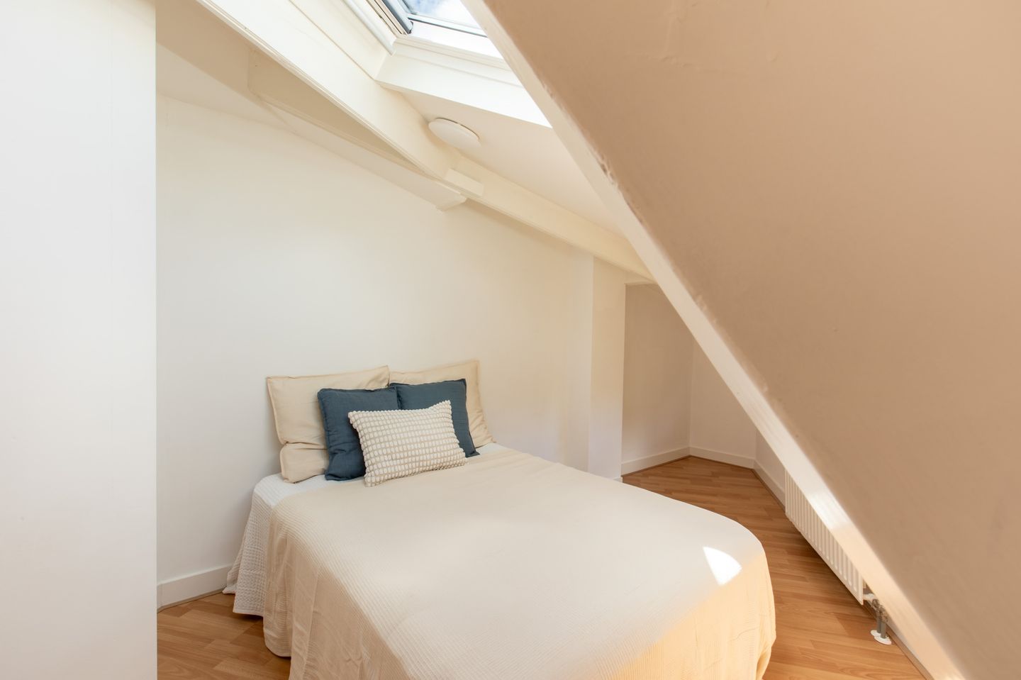 Bright Two-Room Apartment with South-Facing Terrace at Huijgenspark — 20
