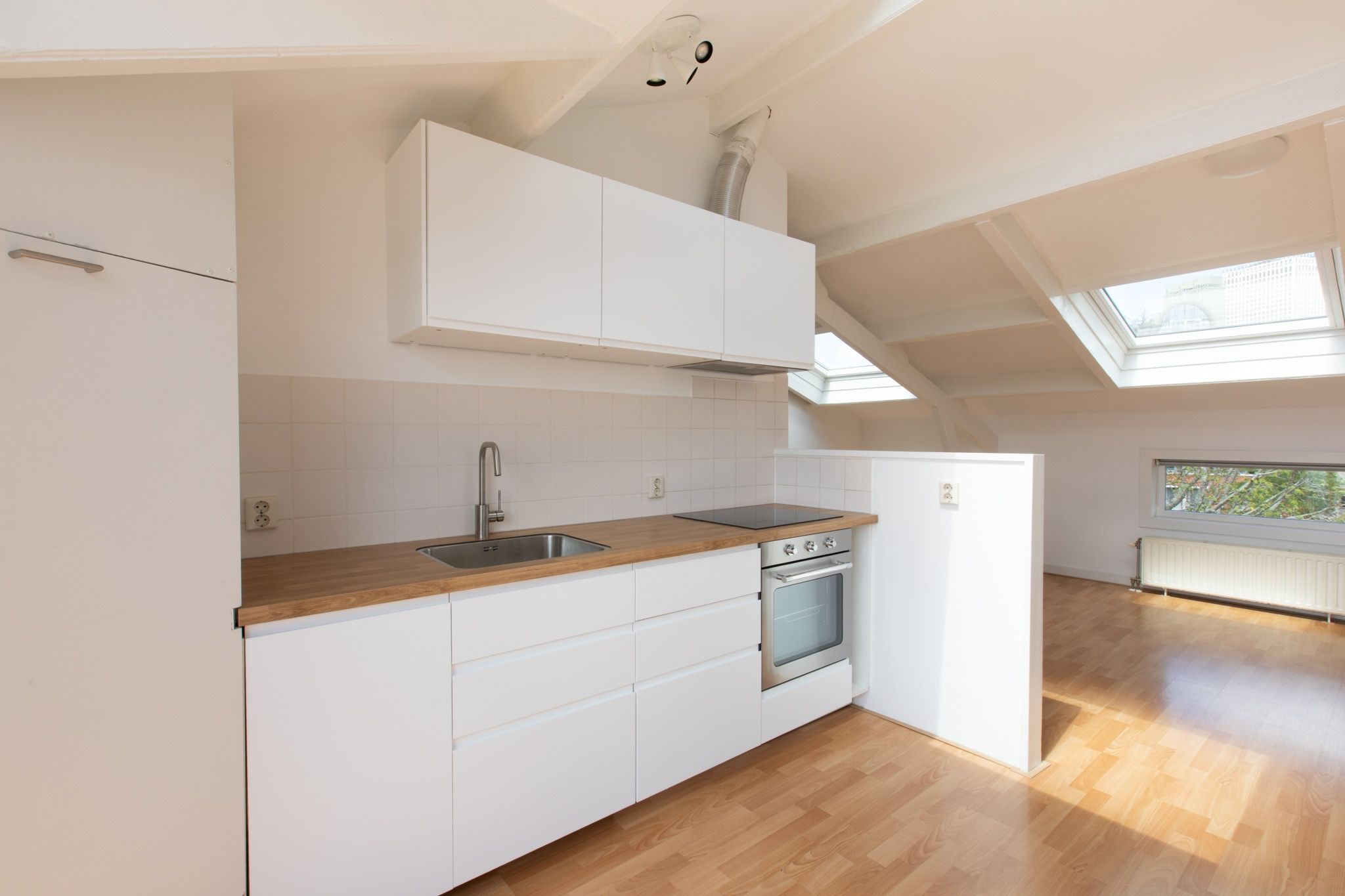 Bright Two-Room Apartment with South-Facing Terrace at Huijgenspark — 15
