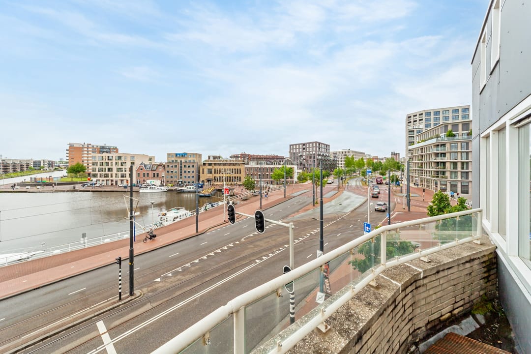 Spacious Apartment with Harbor Views in Delft Center — 16