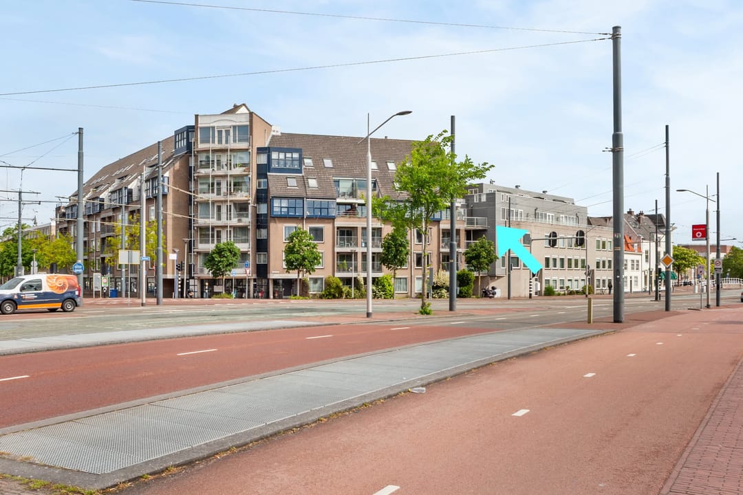 Spacious Apartment with Harbor Views in Delft Center — 28