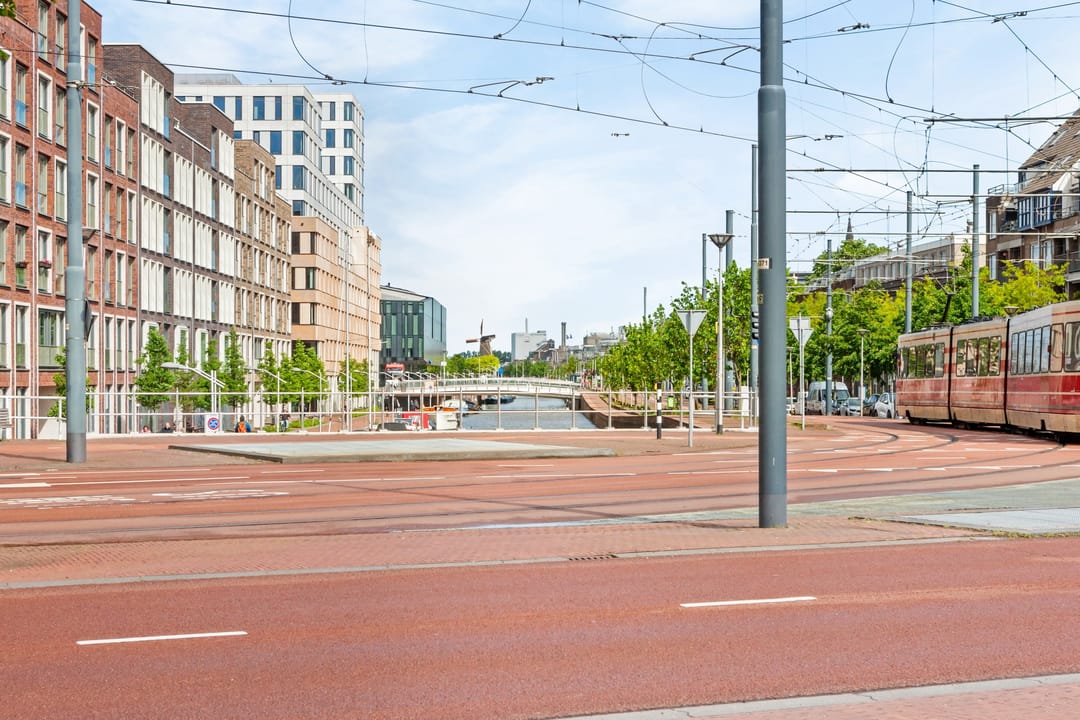 Spacious Apartment with Harbor Views in Delft Center — 31