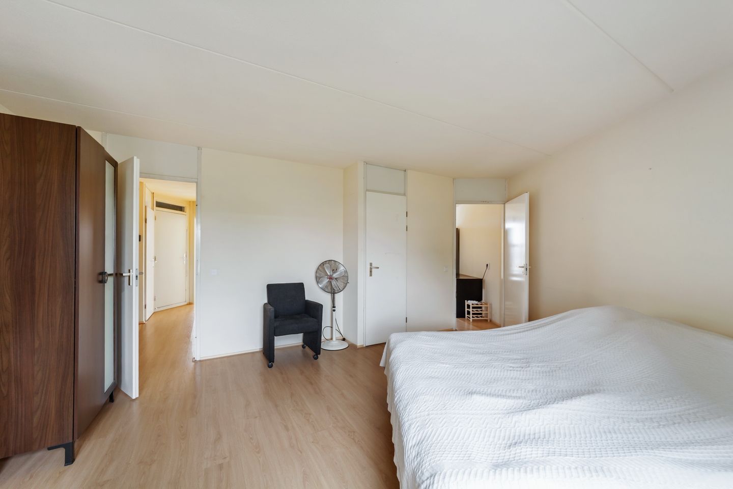 Spacious Apartment with Harbor Views in Delft Center — 20