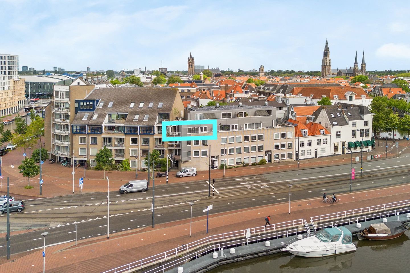 Spacious Apartment with Harbor Views in Delft Center — 29
