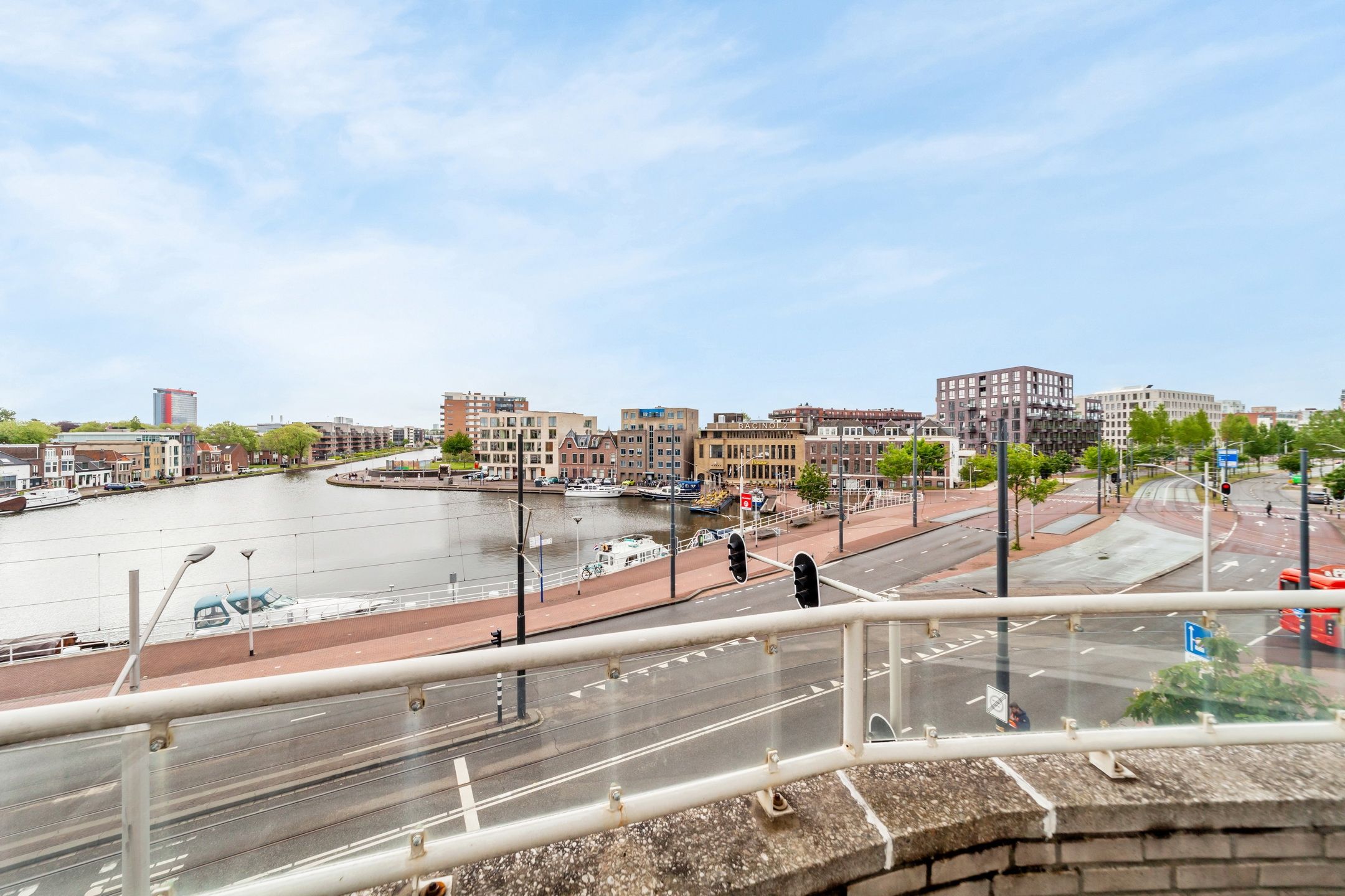 Spacious Apartment with Harbor Views in Delft Center — 15