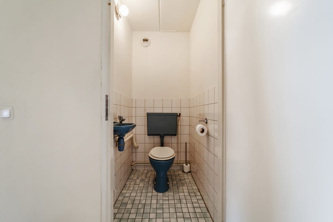 Spacious Apartment with Harbor Views in Delft Center — 22