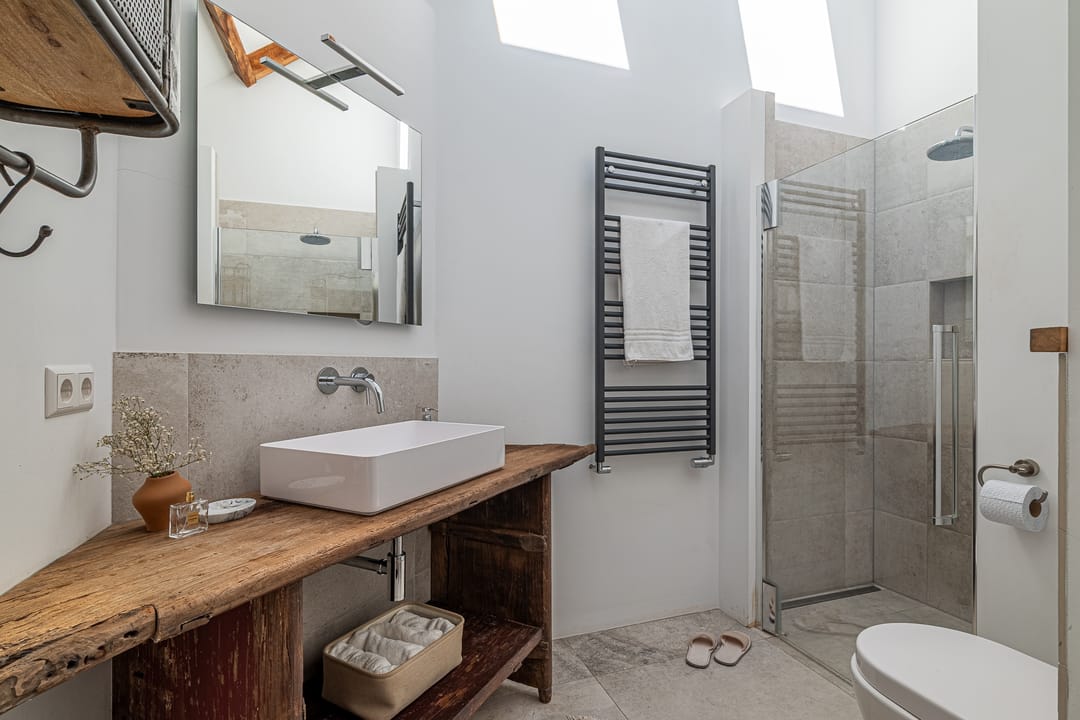 Characterful Upper Apartment with Exceptional Light and Three Outdoor Spaces in Hoofddorppleinbuurt — 31