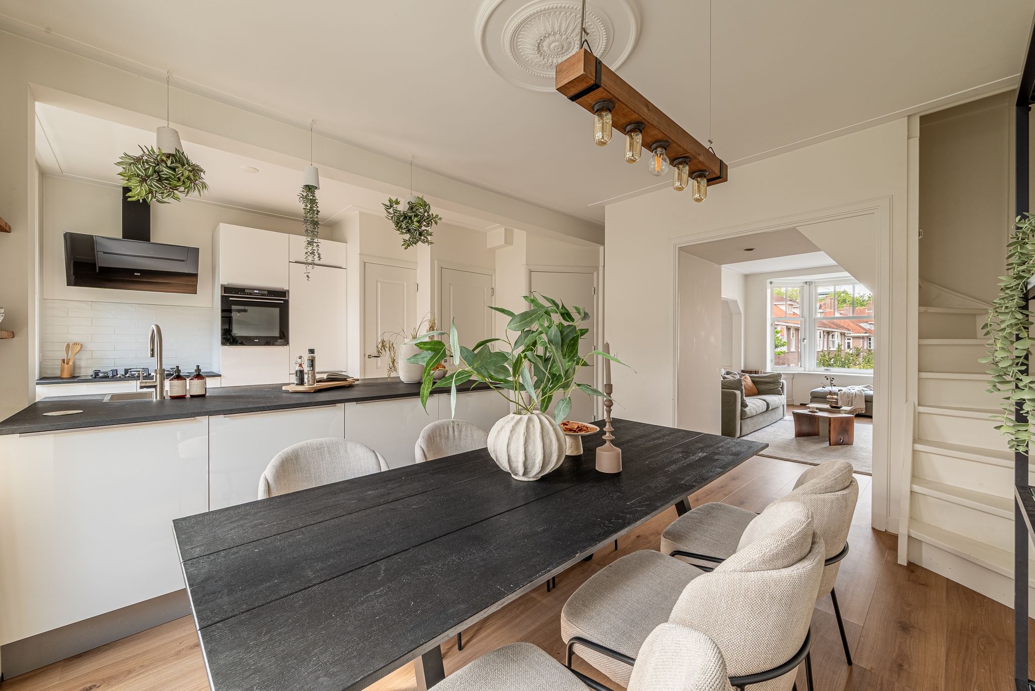 Characterful Upper Apartment with Exceptional Light and Three Outdoor Spaces in Hoofddorppleinbuurt — 12