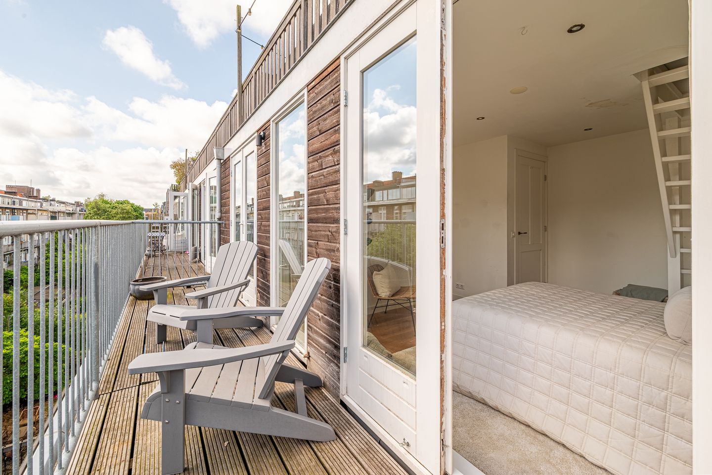 Characterful Upper Apartment with Exceptional Light and Three Outdoor Spaces in Hoofddorppleinbuurt — 25