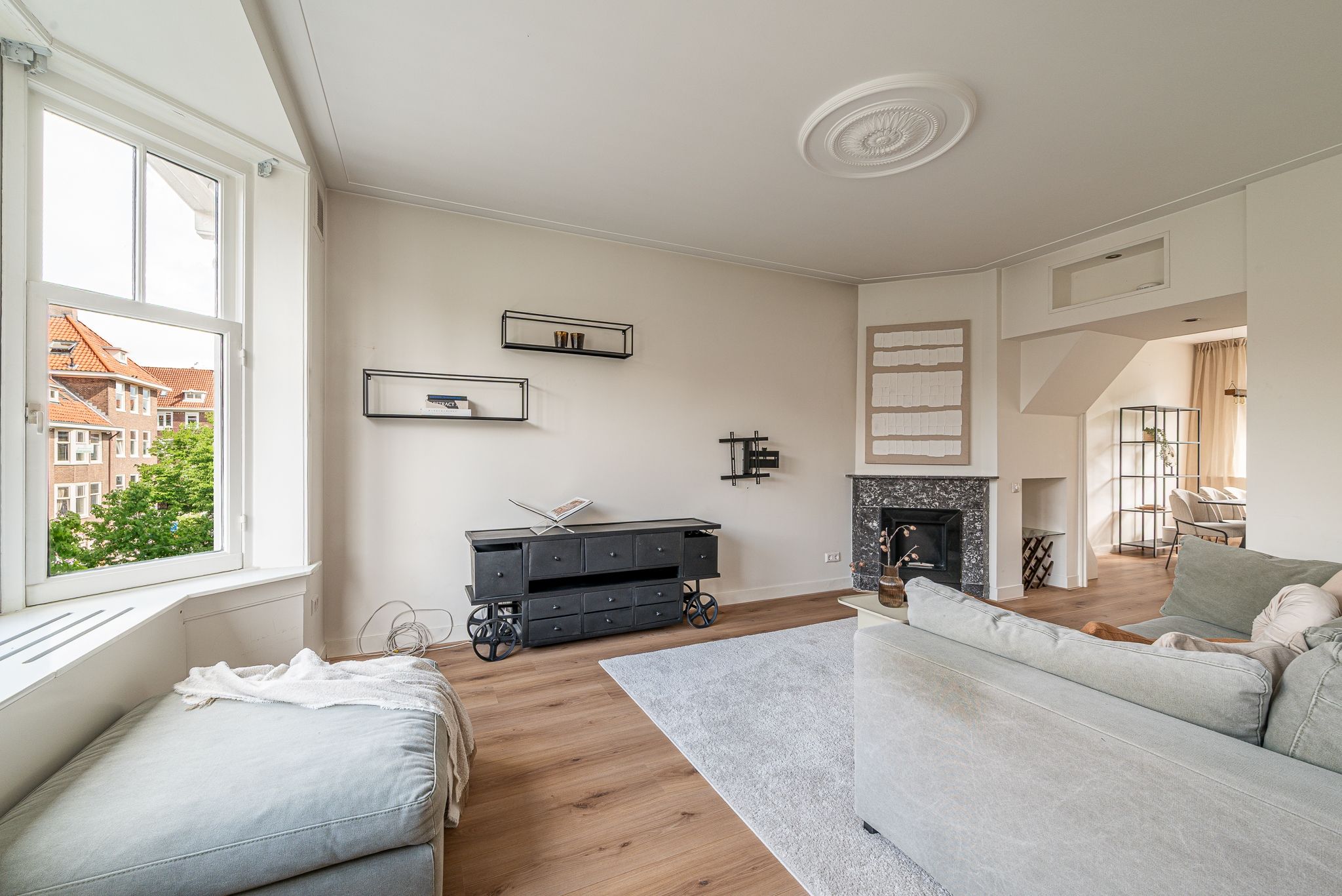 Characterful Upper Apartment with Exceptional Light and Three Outdoor Spaces in Hoofddorppleinbuurt — 15